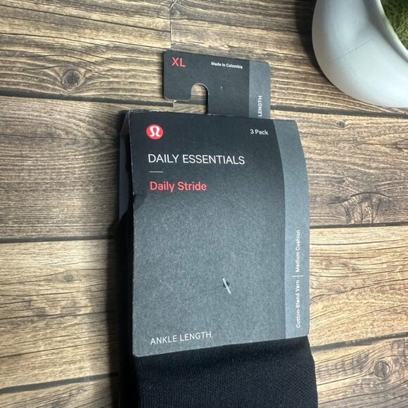 NWT Lululemon Men's Daily Stride Ankle Socks 3 Pack Size XL (BLK) - Picture 2 of 8